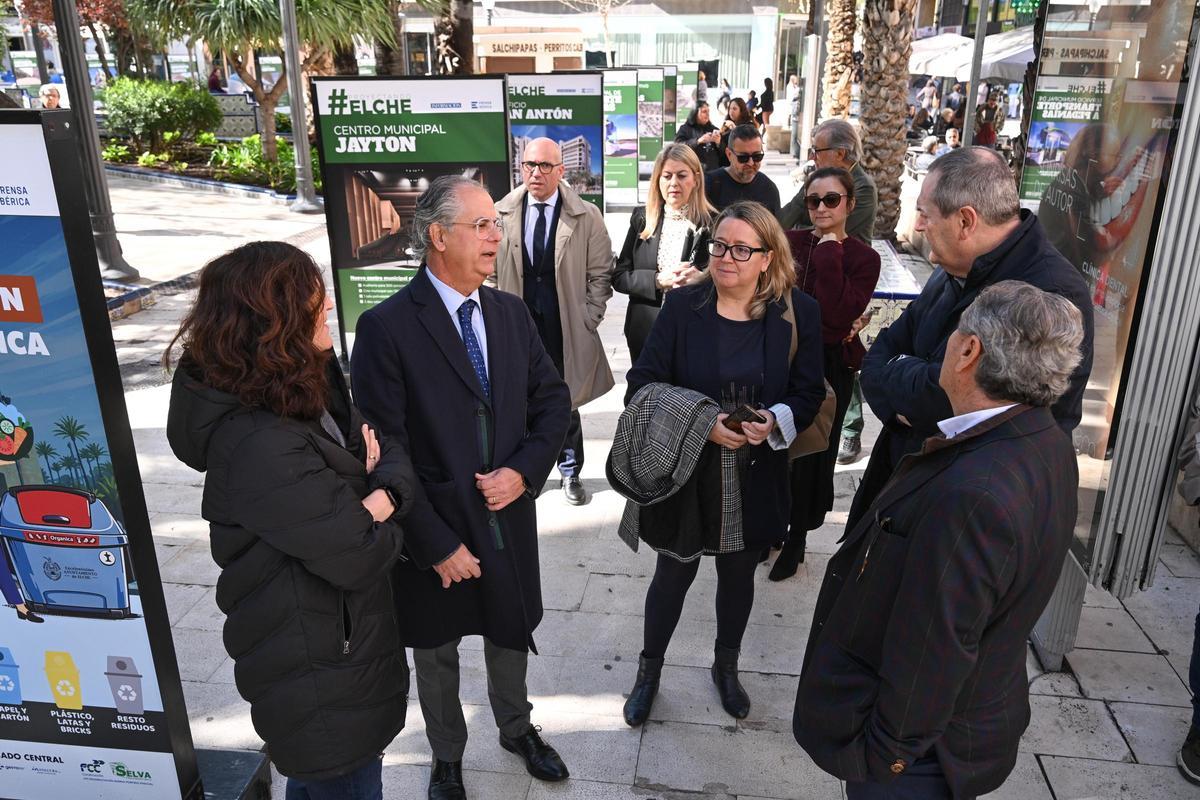 INFORMACIÓN inaugura en la Glorieta la exposición "Proyectando Elche"