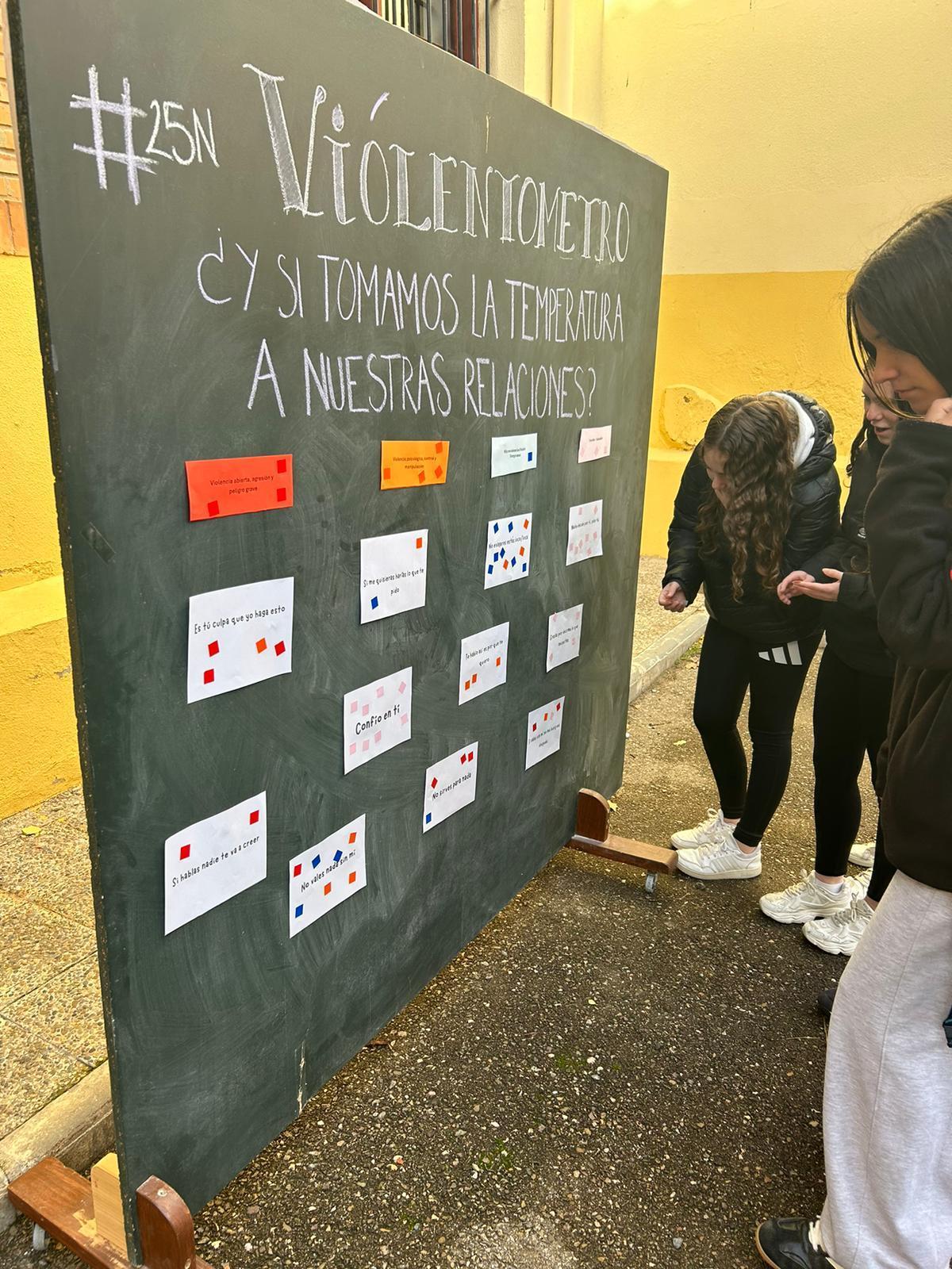 El IES Leonardo de Chabacier de Calatayud impulsa proyectos para concienciar sobre la violencia machista entre el alumnado durante el 25N
