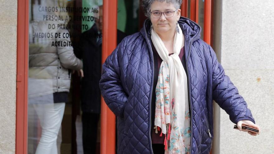 Milagros Otero, en la entrada del Parlamento.