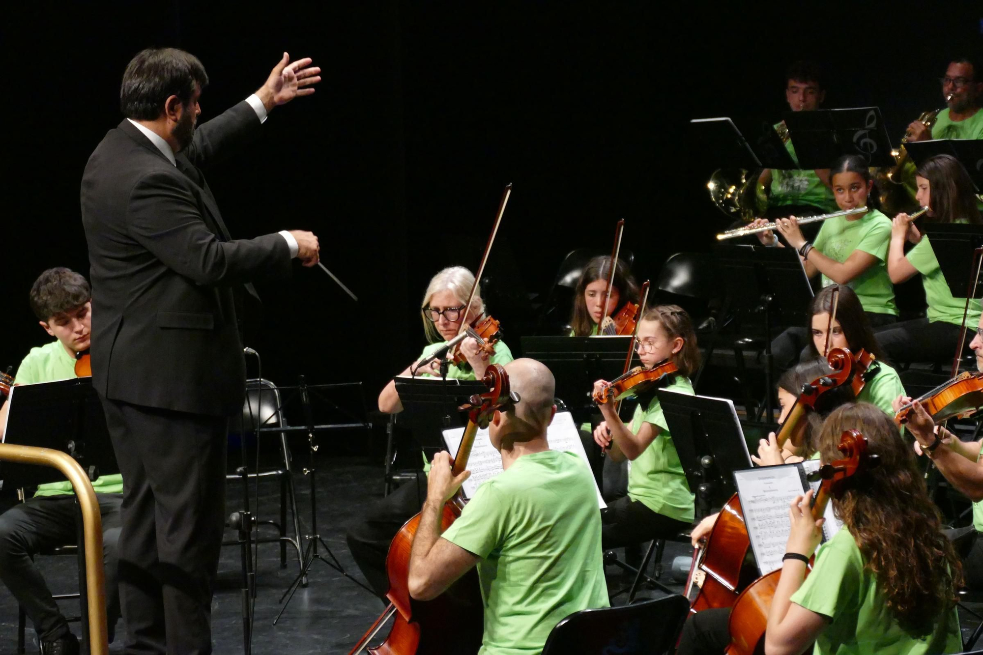 La Jove Orquestra de Figueres i Fredrik Strand emocionen el Teatre El Jardí amb el gran concert de Fires