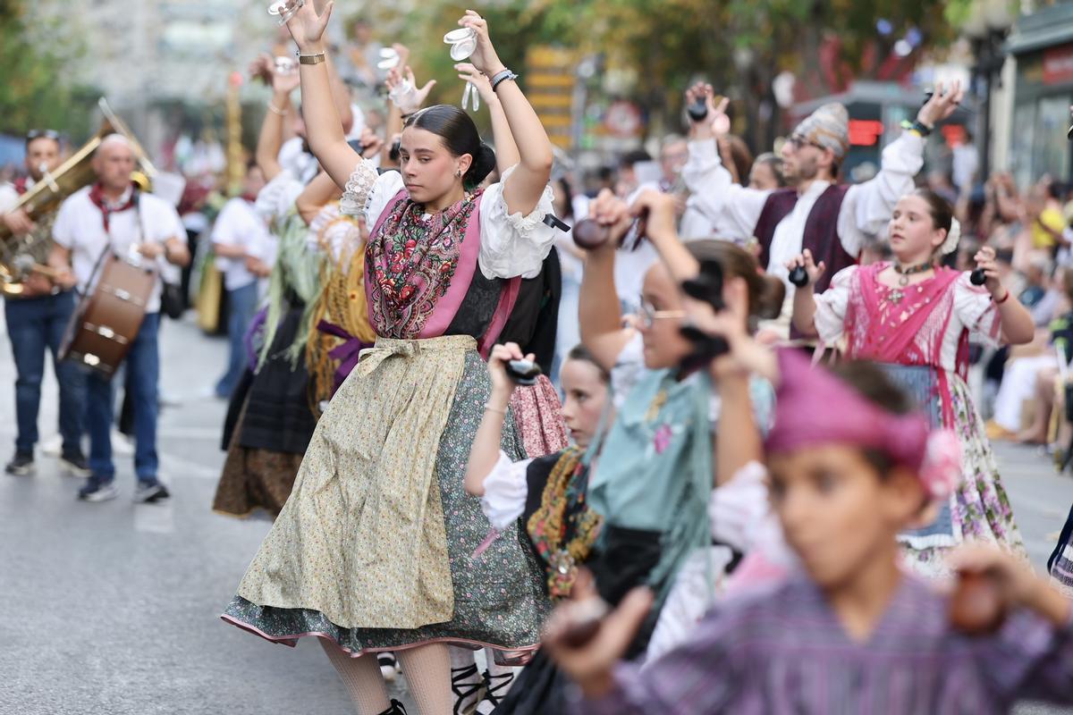 Así es el Desfile Folclórico de las Hogueras de Alicante