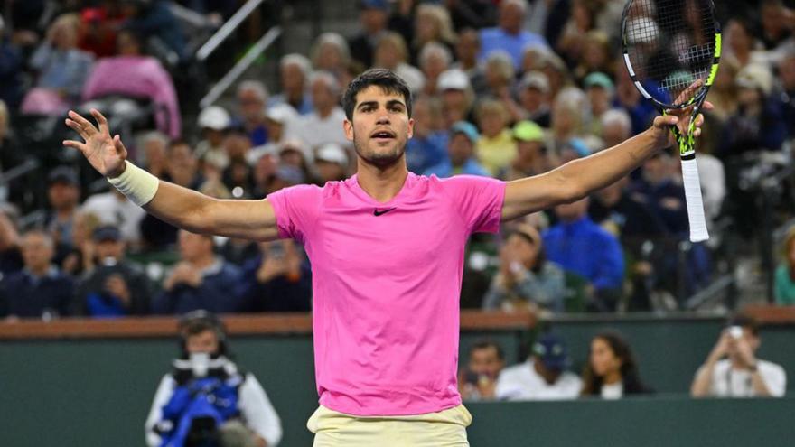 Alcaraz celebrando su triunfo ante Auger-Aliassime.  | REUTERS/J.KAMIN-ONCEA