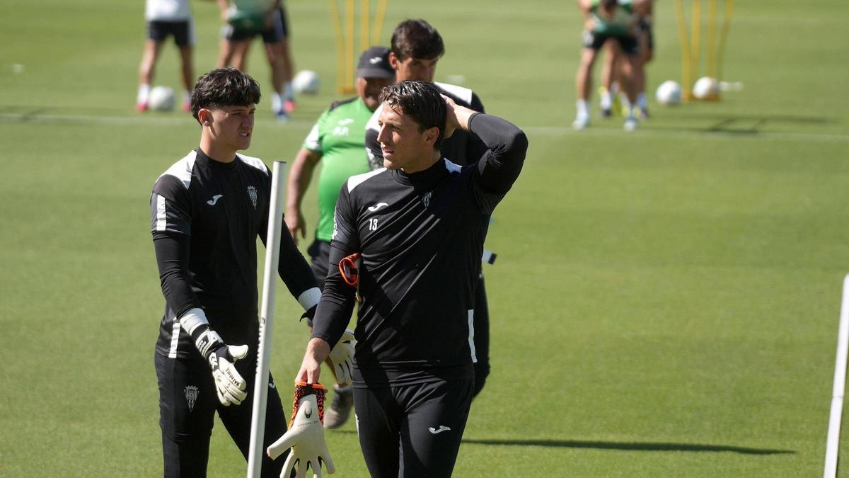 Carlos Marín, Alejandro Arévalo e Iker Álvarez, en la sesión del viernes en El Arcángel.