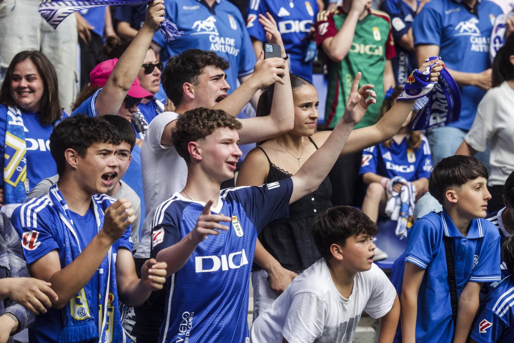 EN IMÁGENES: Ambientazo en la valiosa victoria del Oviedo contra el Zaragoza