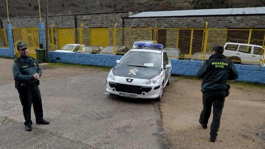 Una patrulla de la Guardia Civil, durante un servicio. // Brais Lorenzo