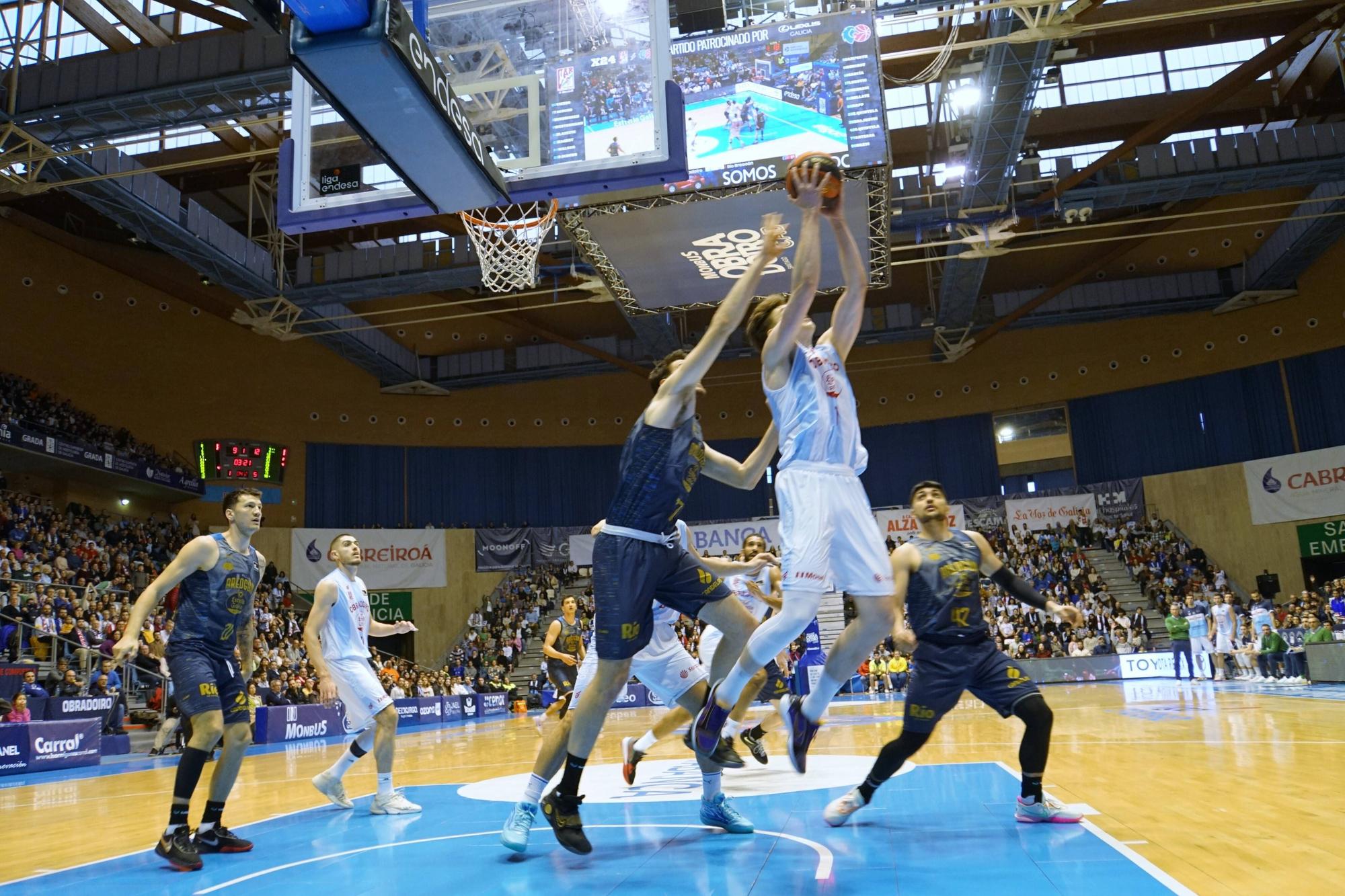 Las imágenes del derbi Obradoiro-Breogán