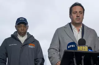 Continúa la investigación del accidente de un helicóptero en Nueva York con buzos en el río Hudson