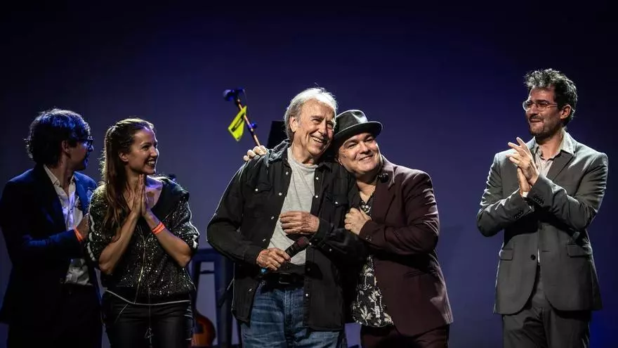 Serrat reaparece en los escenarios en el homenaje brindado por Jofre Bardagí en Barcelona