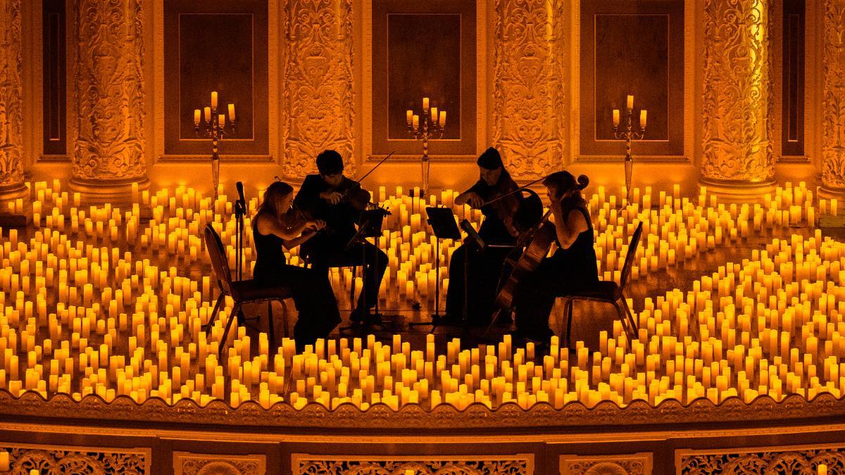 Los espectáculos se celebran bajo la luz de las velas en el hotel NH de Zaragoza.