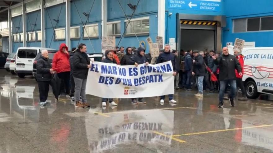 El Gobierno accede ahora a relajar el reglamento de pesca que ha tenido amarrada este lunes a la flota española