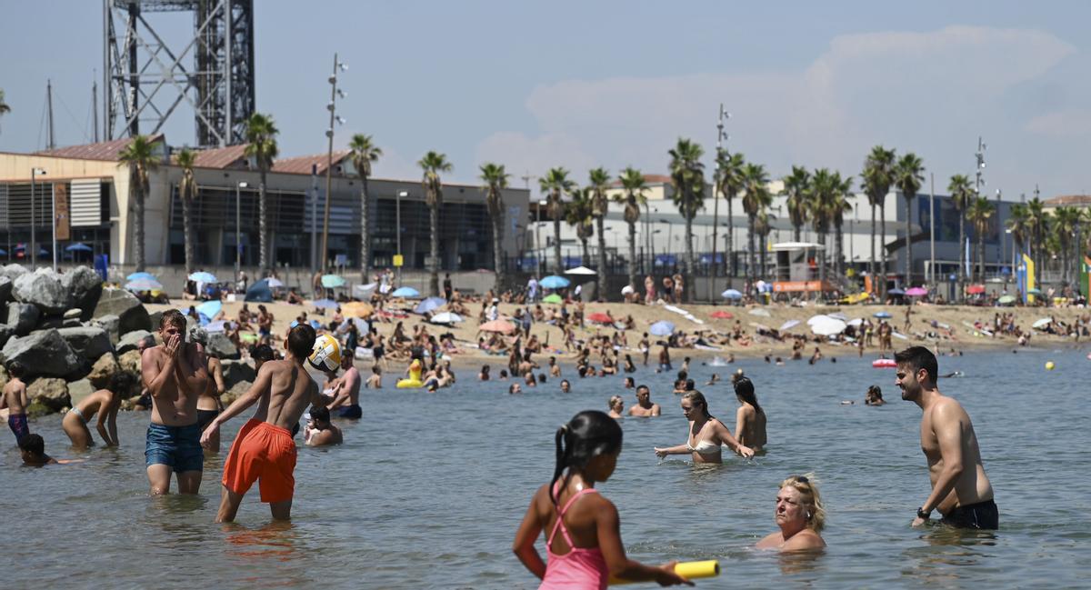 Un home mor ofegat a la platja de la Barceloneta