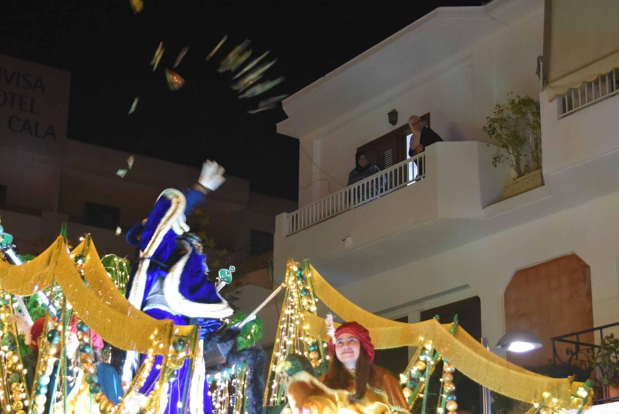 Mira aquí la galería de fotos completa de los Reyes Magos en Santa Eulària