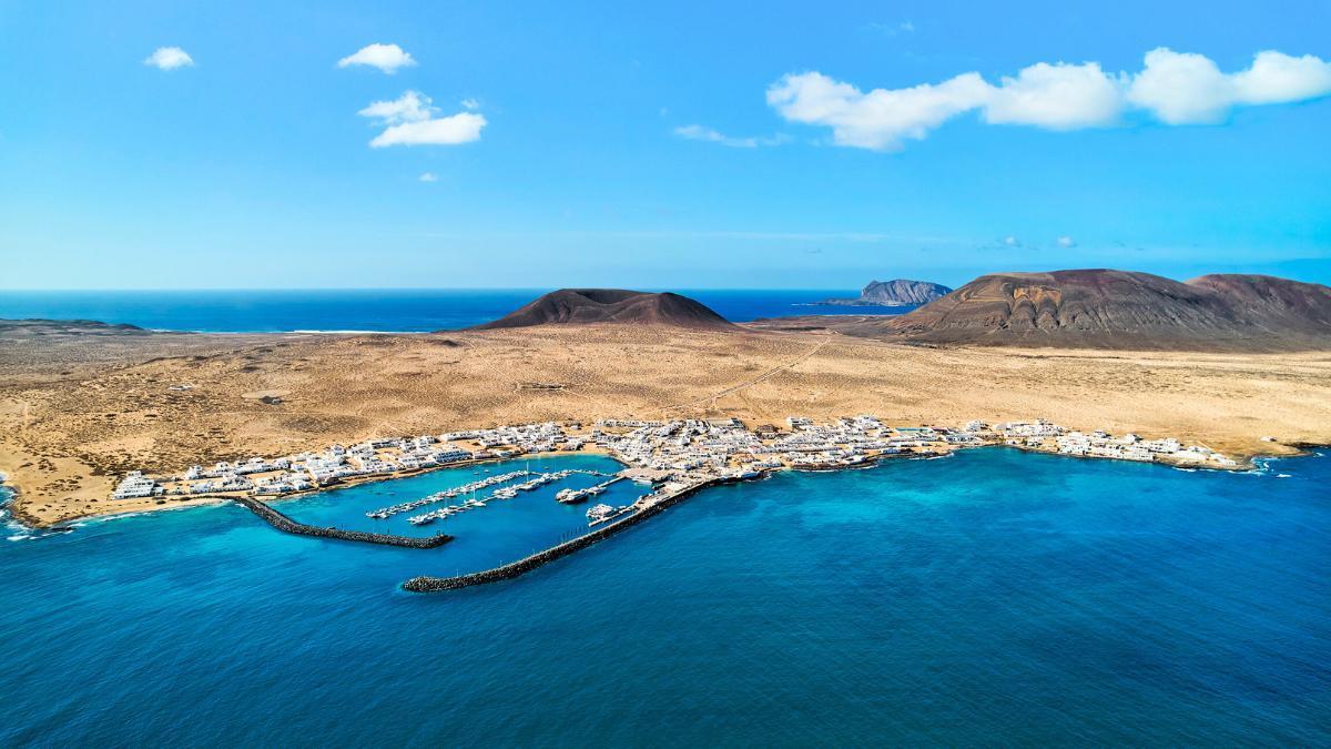 La única isla sin asfaltar de Europa está en España: no tiene coches, es la mayor reserva marina de Europa y es perfecta para hacer senderismo – Viajar