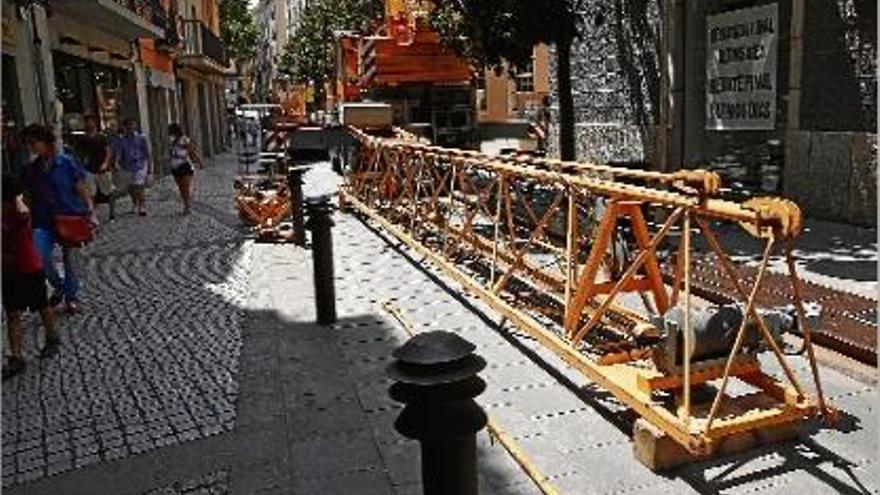 Girona retira la grua de les obres aturades al Molí