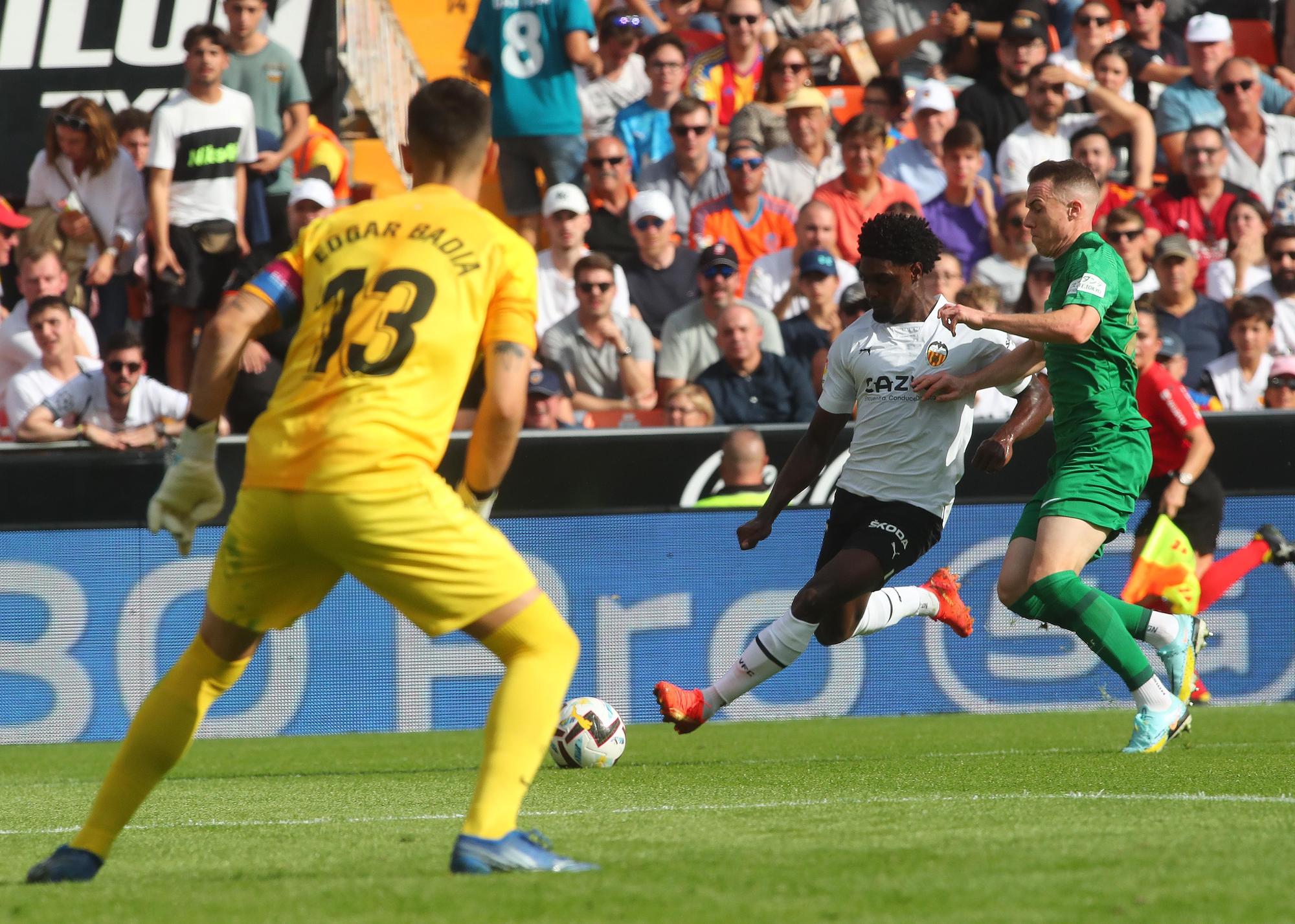 El empate entre el Valencia CF y el Elche en Mestalla, foto a foto