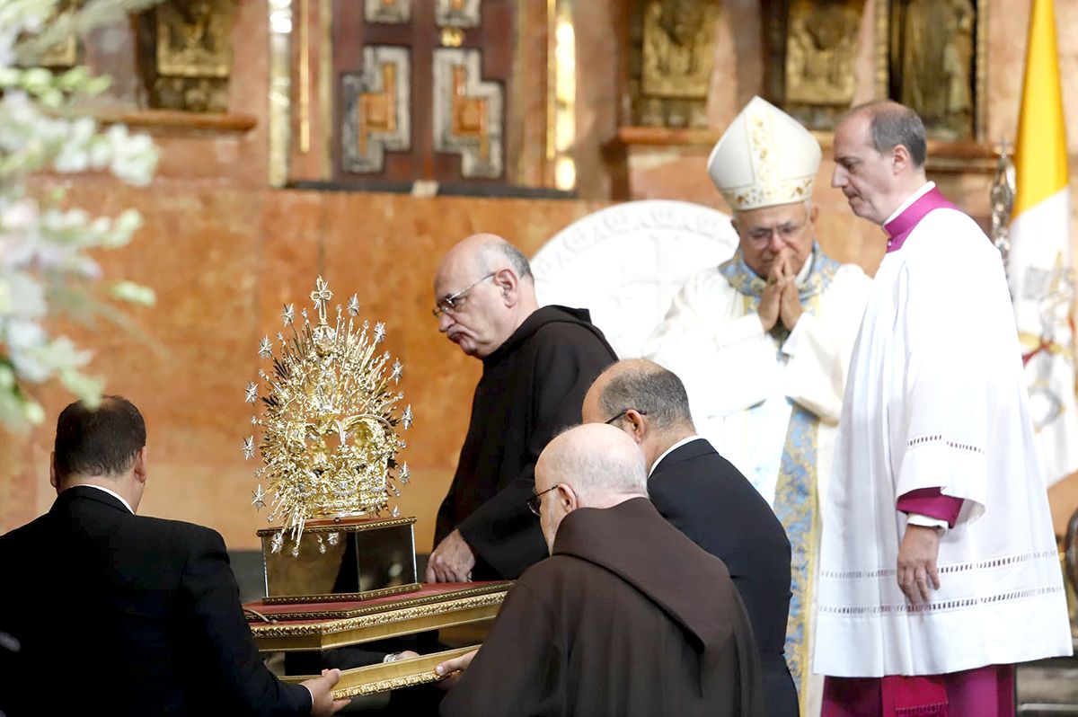 Imágenes de la coronación canónica de la Virgen de la Paz