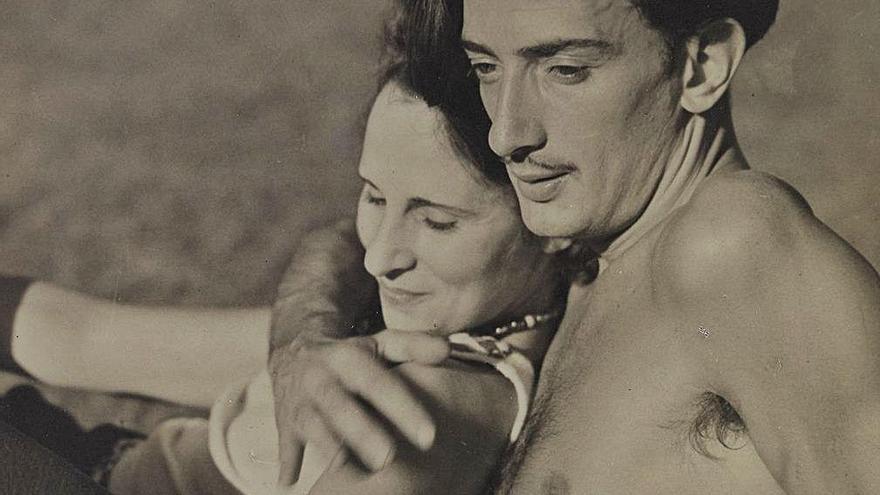 Gala i Dalí en una de les fotografies de l&#039;exposició.