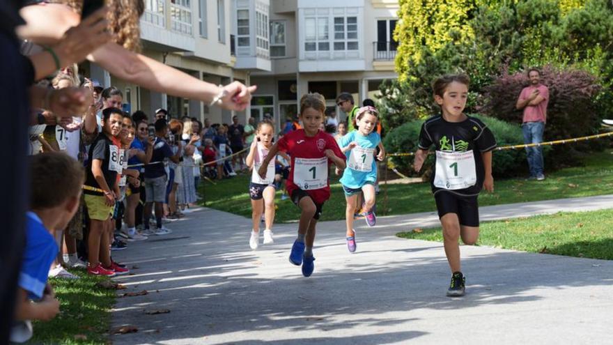 El Concello de Cambre reunió a alrededor de 800 deportistas en su carrera popular