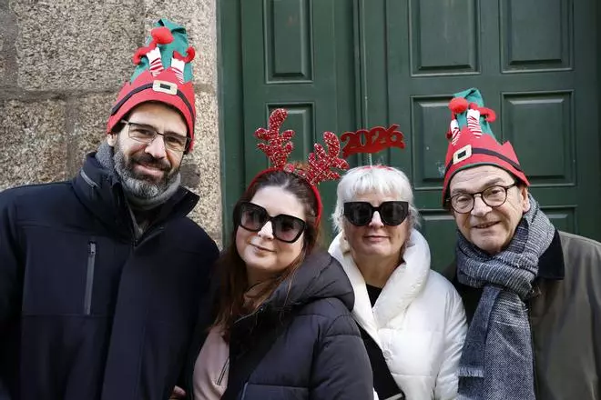 Lleno total para celebrar la 'Tardevieja' en la zona vieja