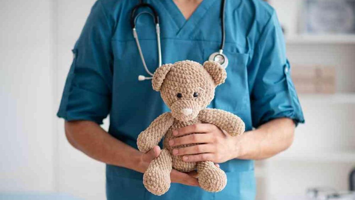 El pediatra madrileño ha sido investigador principal y coordinador de redes de investigación neonatales y pediátricas