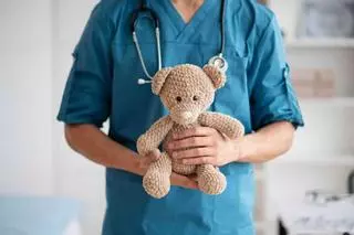 El pediatra madrileño que Forbes sitúa entre los médicos más importantes de España: Medalla Europea al mérito en el trabajo
