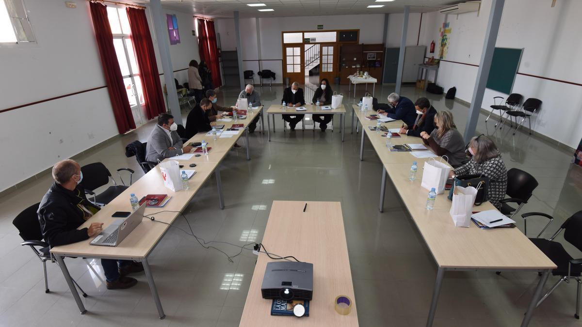 El equipo de trabajo reunido en la Casa de Cultura.