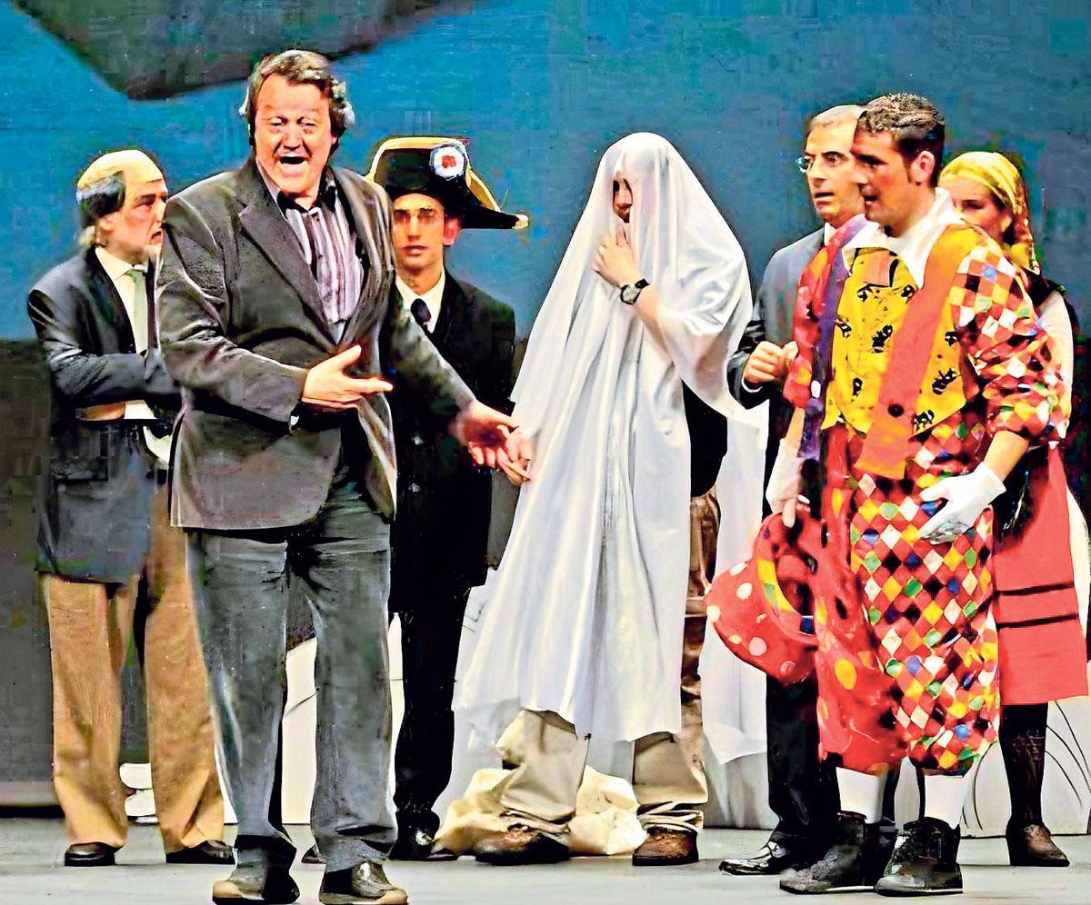 Antón de Santiago nun 'Apropósito'.