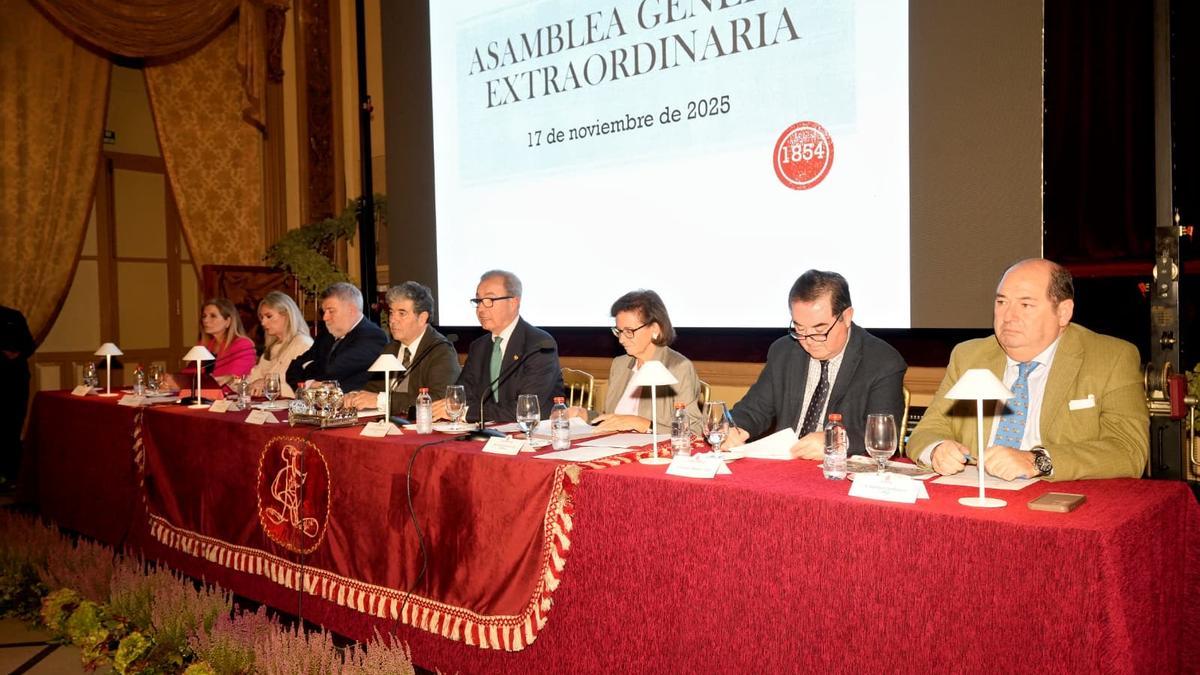 Asamblea general extraordinaria de socios del Real Círculo de la Amistad de Córdoba en la que se ha aprobado la medida.