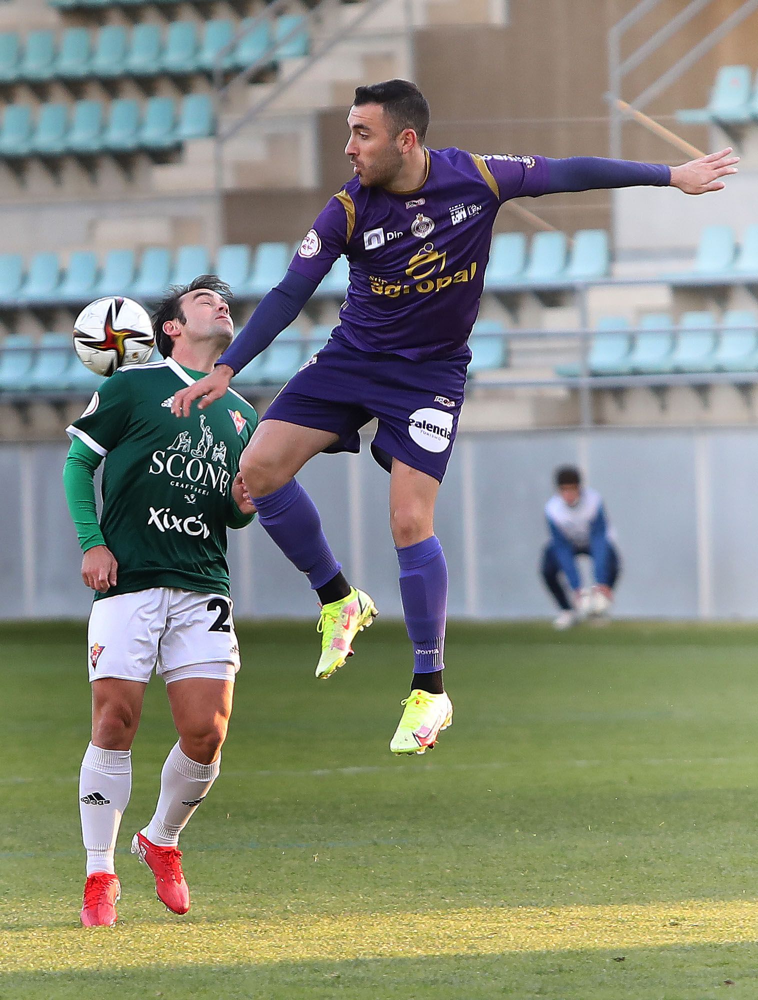 Las imágenes de los partidos del Avilés y el Ceares