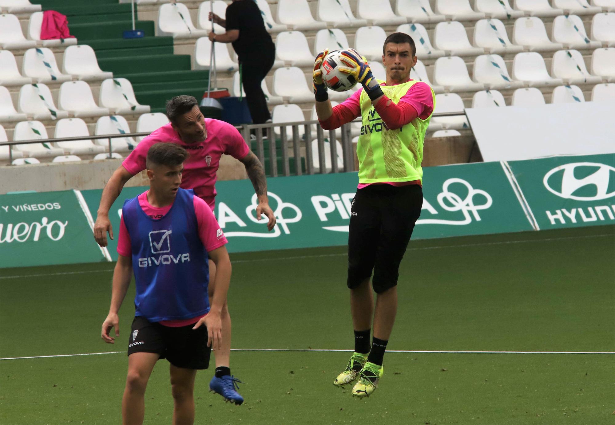 Entrenamiento del Córdoba CF tras el descenso a Segunda RFEF