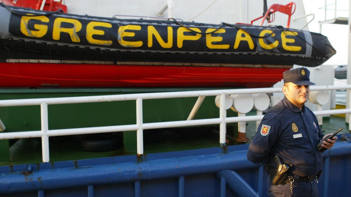 Una embarcación de Greenpeace