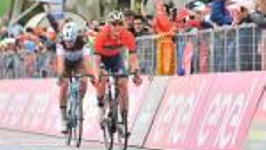 El colombià Chaves perd 25 minuts i diu adeu a les opcions de guanyar el Giro