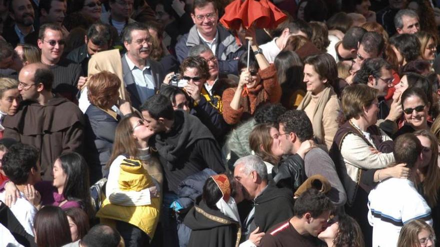 Teruel intentará batir el récord guinness de una cadena de besos