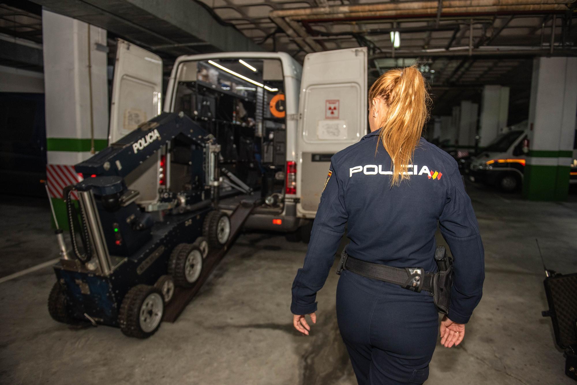 Una agente de A Coruña, la única mujer en el Tedax de la Policía Nacional en Galicia