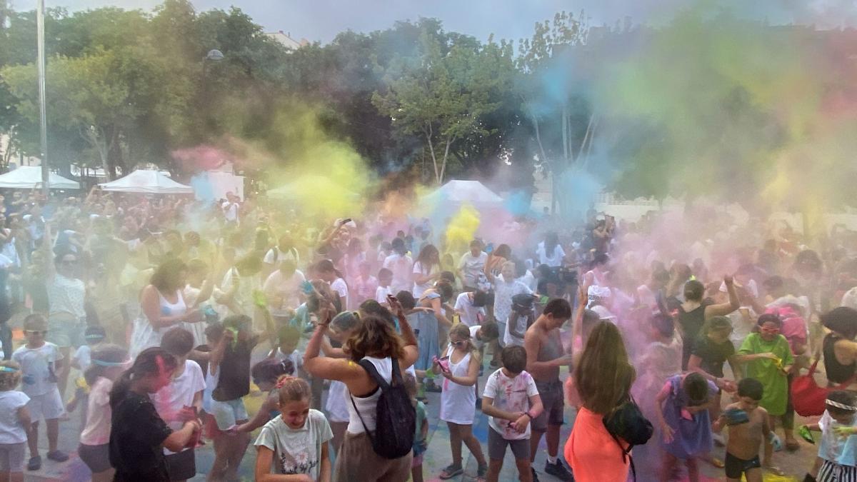 Lluvia de colores y diversión en las Festes de la Terra