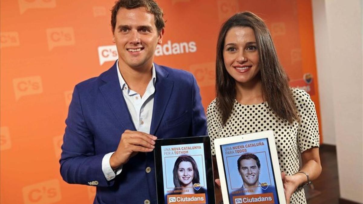 Albert Rivera e Inés Arrimadas, este lunes, en la presentación de la campaña de Ciutadans.