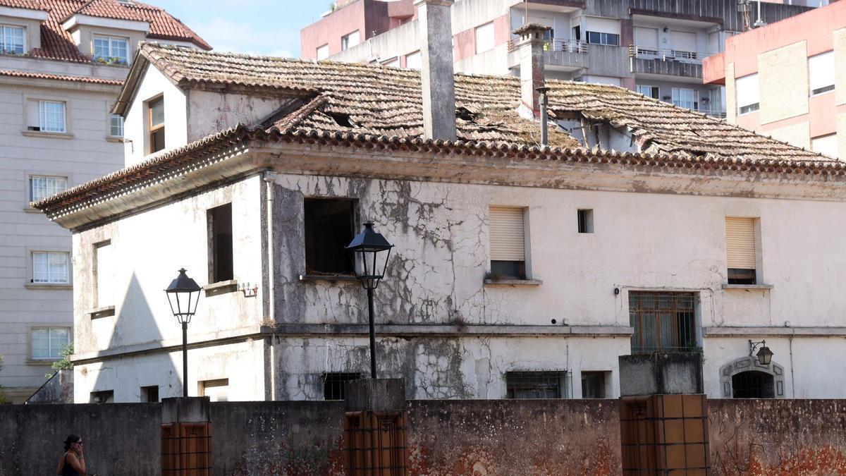 Parte del tejado que ha colapsado en la Casa Jaureguízar de Vilagarcía.
