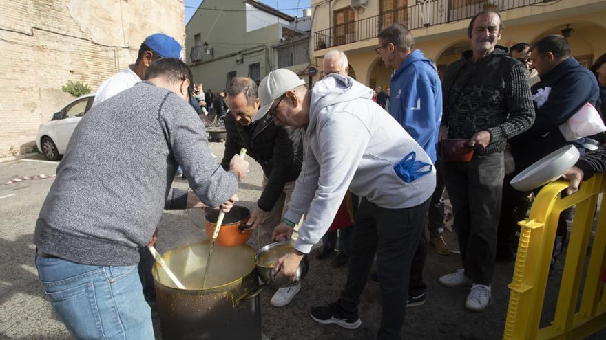Reparto de Calderas en Albalat dels Tarongers el Día de la Purísima