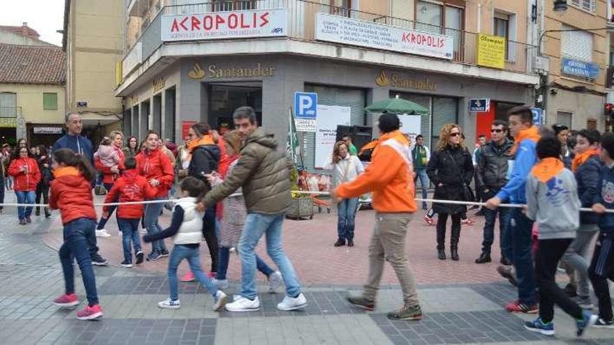 Los corredores abriendo maroma en Santa María.