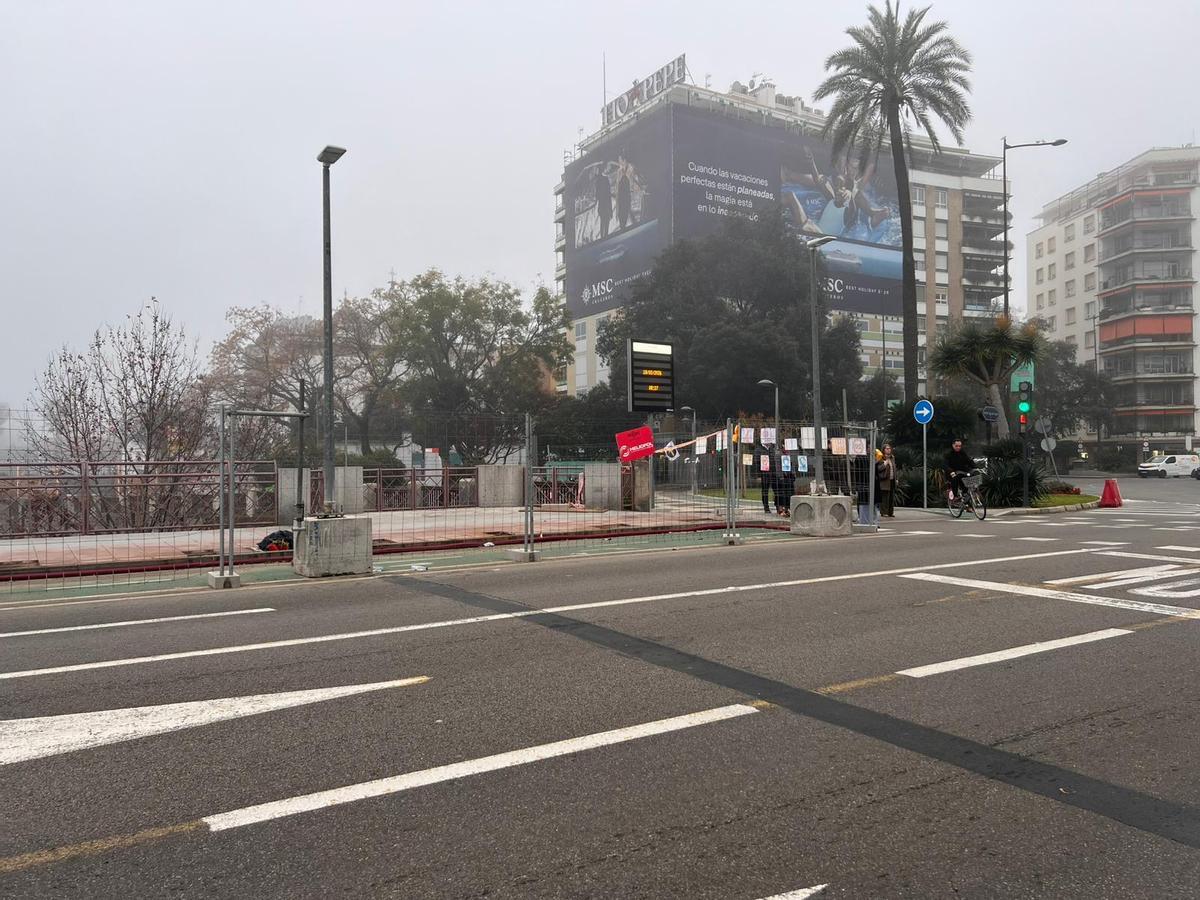 Así amanece Sevilla bajo la niebla, en imágenes