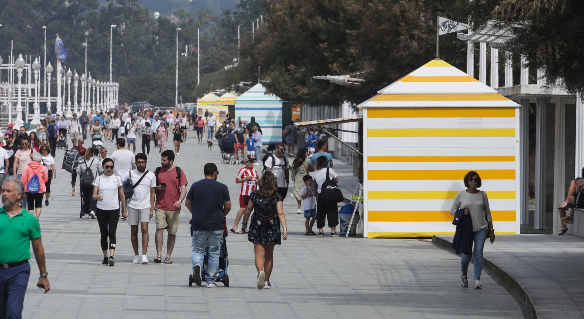 En imágenes: Las casetas de helados en Gijón ya están en verano