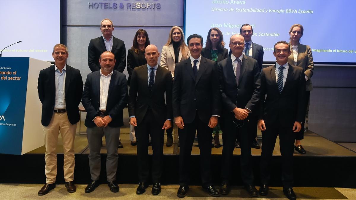 Los participantes en la jornada celebrada en Málaga por el BBVA en torno al sector turístico.