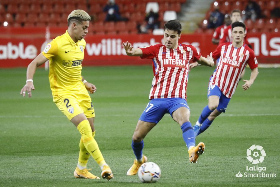 Partido de la Liga Smartbank entre el Sporting y el Málaga CF