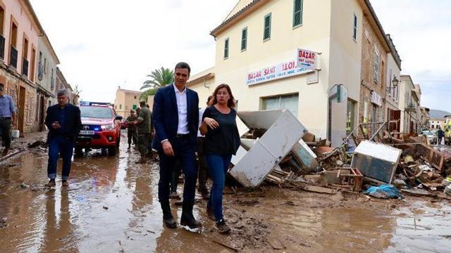 Sánchez junto a Armengol recorre Sant Llorenç tras la riada mortal.