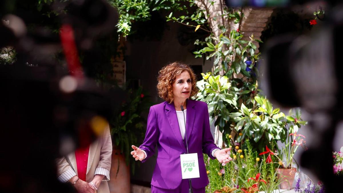 Montero pide "perdón" por los retrasos del AVE en Andalucía: "Estamos invirtiendo todo lo que no hizo el PP"