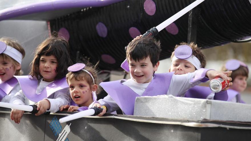 Castelló i Empuriabraven brillen amb un carnaval de colors