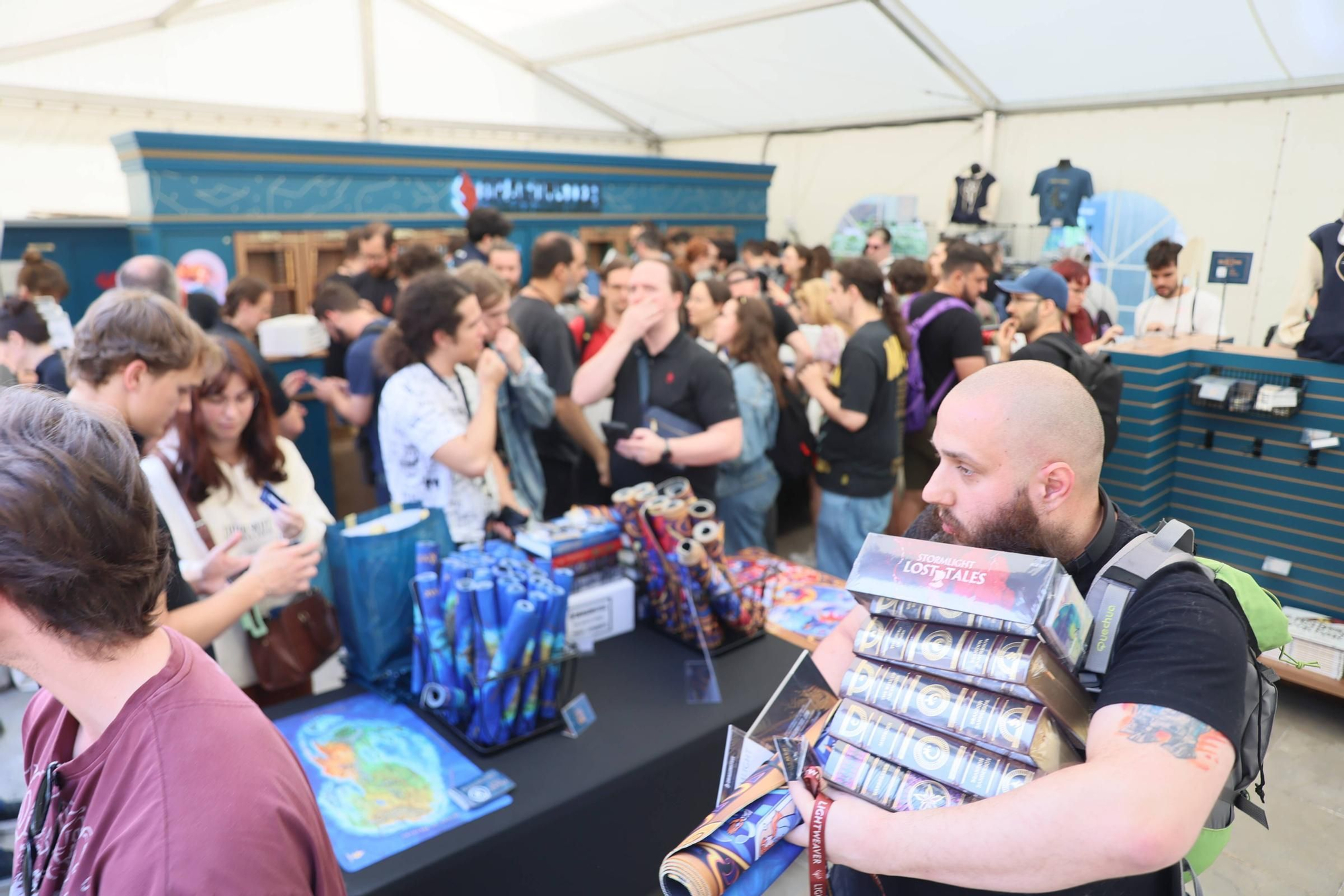 EN IMÁGENES: El multitudinario recibimiento a Brandon Sanderson