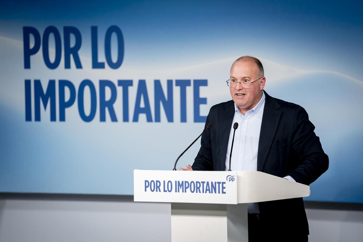 El secretario general del Partido Popular, Miguel Tellado, durante una rueda de prensa tras seguimiento de la noche electoral del PSOE de Castilla y León, en la sede nacional del Partido Popular, a 15 de marzo de 2026, en Madrid (España).