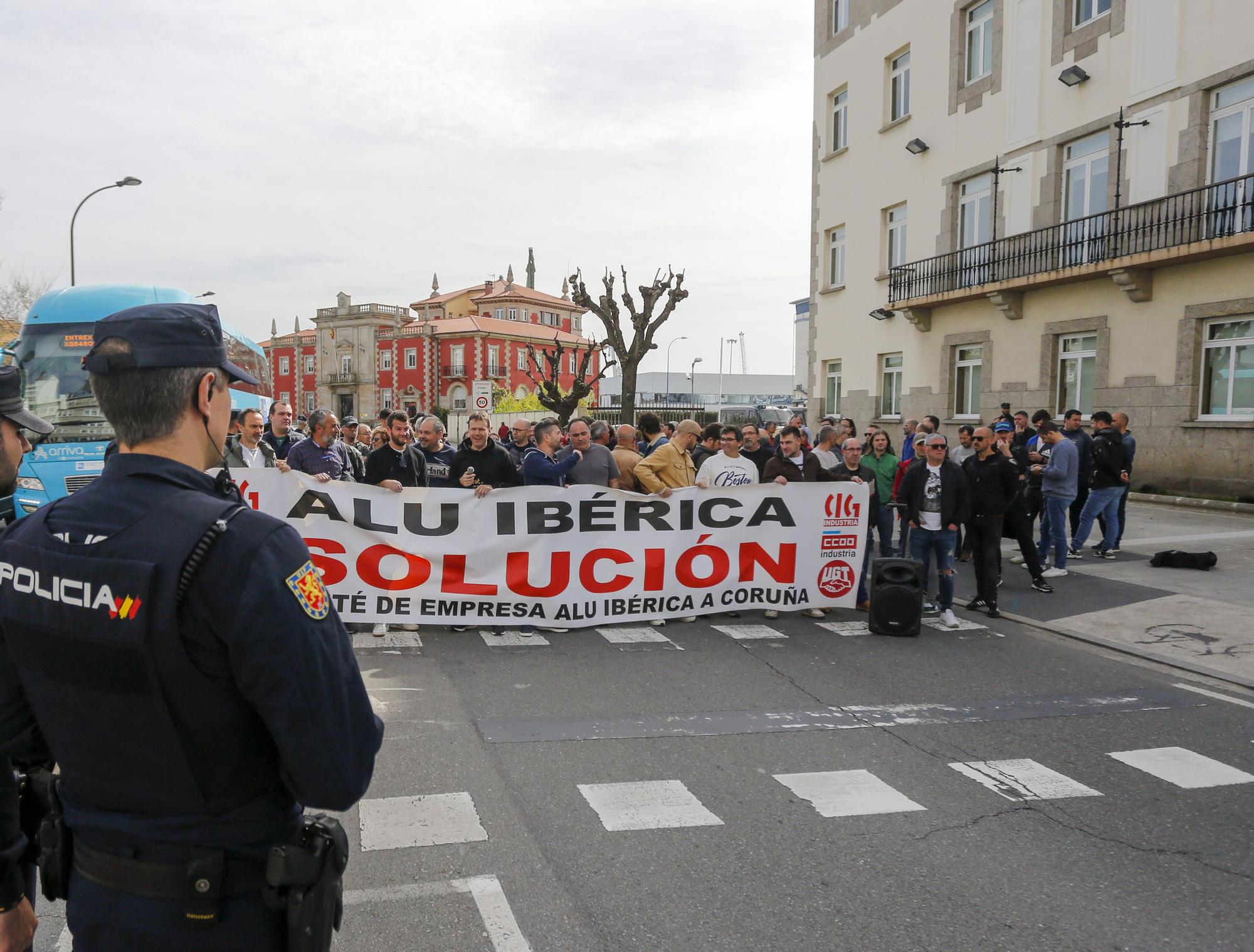 Concentración de trabajadores de Alu Ibérica