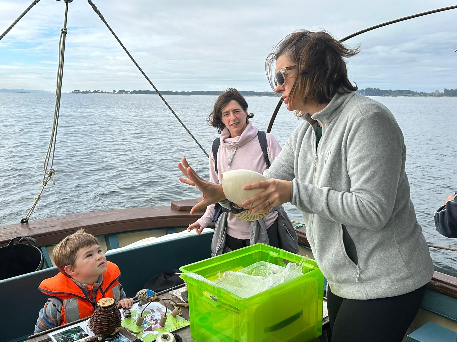 Asistentes a las actividades a bordo del "Chasula".